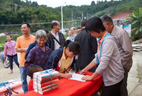 广州轩诚艺术品接力公益精神 大爱无疆免费帮