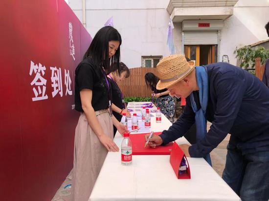 ��������������塷����黭��Ʒչ�ڱ�����Ļ