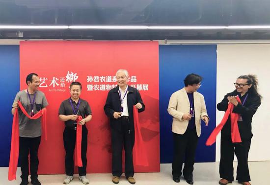 ���ũ����������������³����֣������ʦ���й���ƶ��������Ŀ����鳤���й����򻯴ٽ�������ܸ���ϯ������ũ����Ͷ���붭�³���ũ�������������ݳ���ͬΪչ����Ļ����