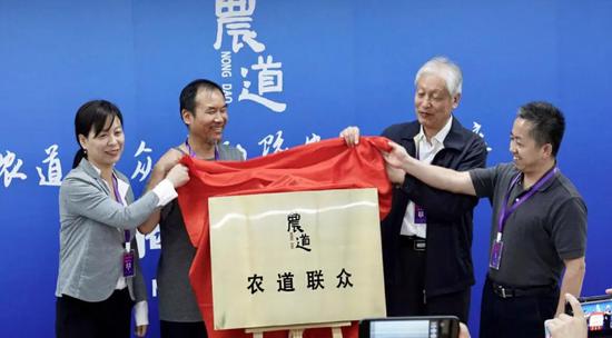 ���������³������Ժ��������ܸ���ϯ�����Ŀ����鳤Ϊũ�����ڽ���