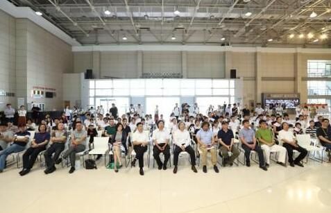 鹭岛花开·杜华和她的繁花世界全国巡展厦门