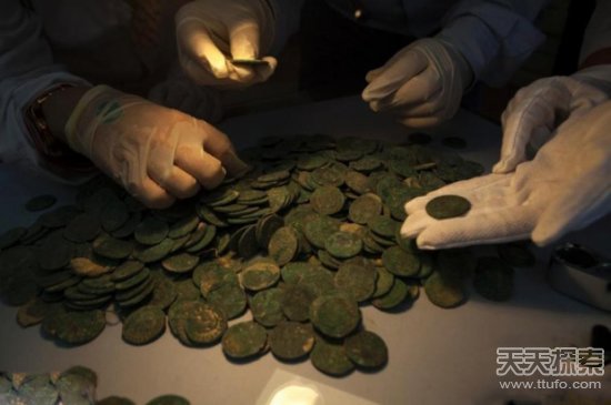工人发现古罗马钱币 价值百万欧元
