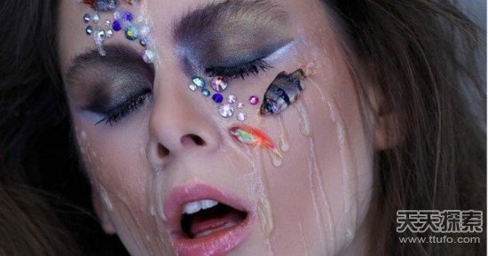 艺术or残忍：俄罗斯化妆师用鱼做面部装饰