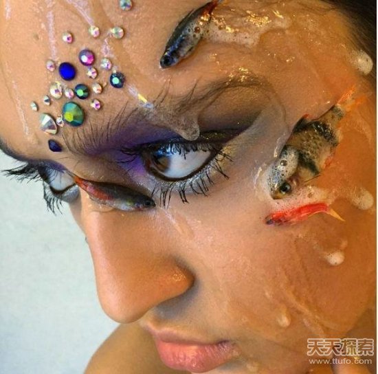 艺术or残忍：俄罗斯化妆师用鱼做面部装饰
