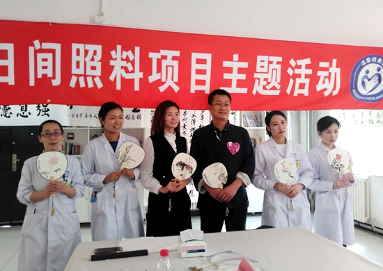 著名书画艺术家、心画书法张奇为精残人员送关