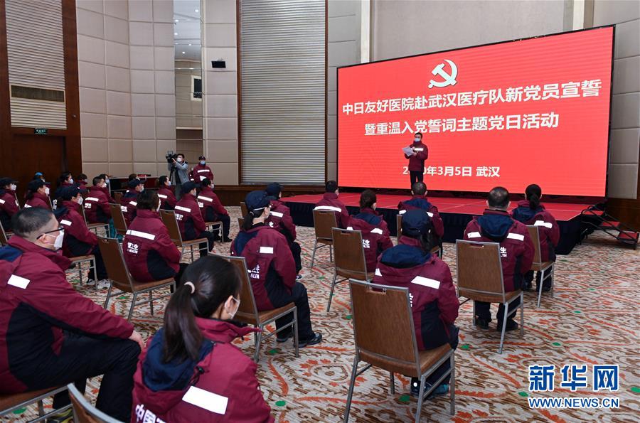 抗击疫情美术作品：向白衣天使致敬（台湾画家彭宝仪）