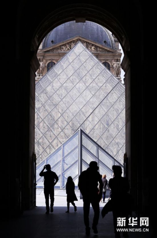 法国卢浮宫重新开门迎客