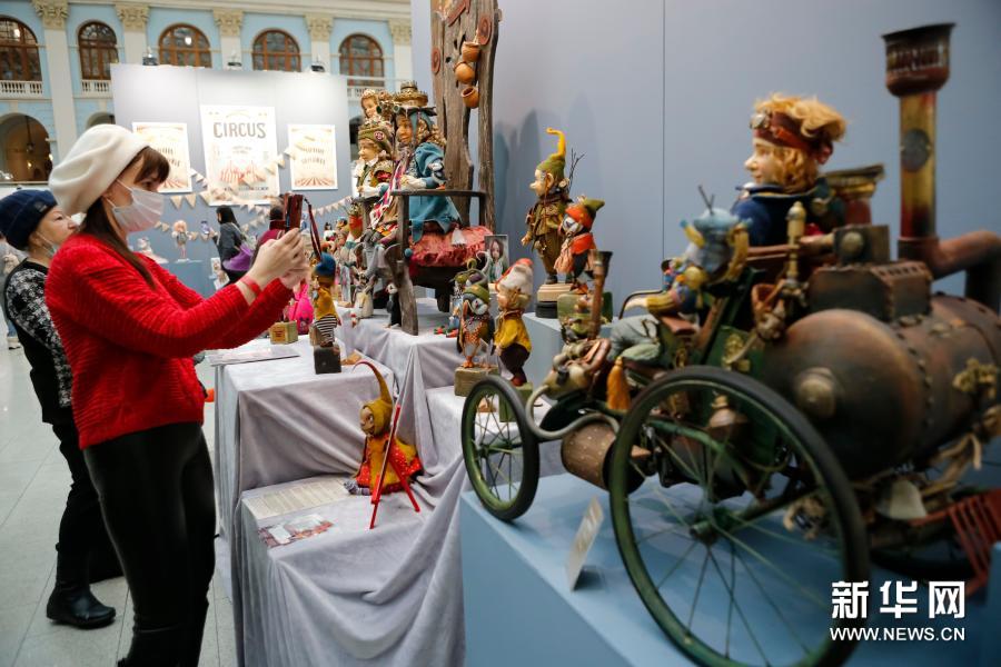 莫斯科举办玩偶艺术展