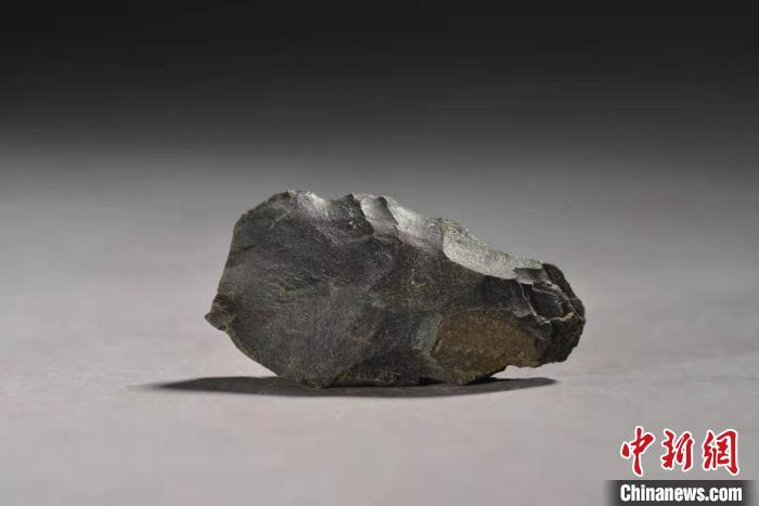图为贵安招果洞遗址挖掘出的石器。贵州省文物考古研究所供图