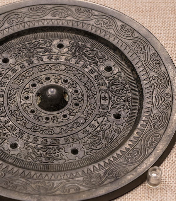 400余面中国历代铜镜在清华大学展出
