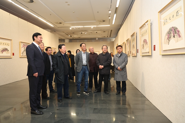 “紫气东来——李俊中国画展”在京开幕