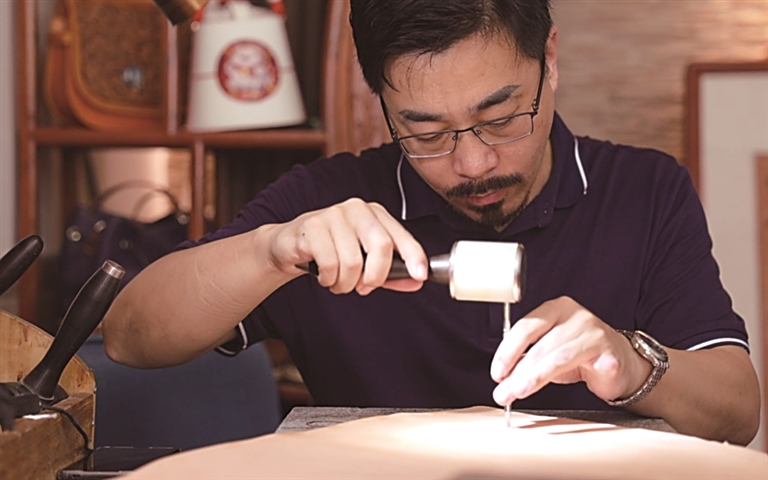 旅顺皮雕:一刀一刻凝匠心 旅顺皮雕:一刀一刻凝匠心