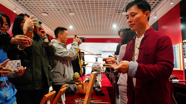 “多彩非遗 天辽地宁”辽宁省残疾人非遗文创作品展在故宫启幕