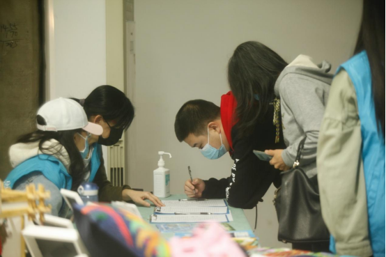 星光益彩 第十四届“爱在蓝天下”自闭症艺术展在京举行