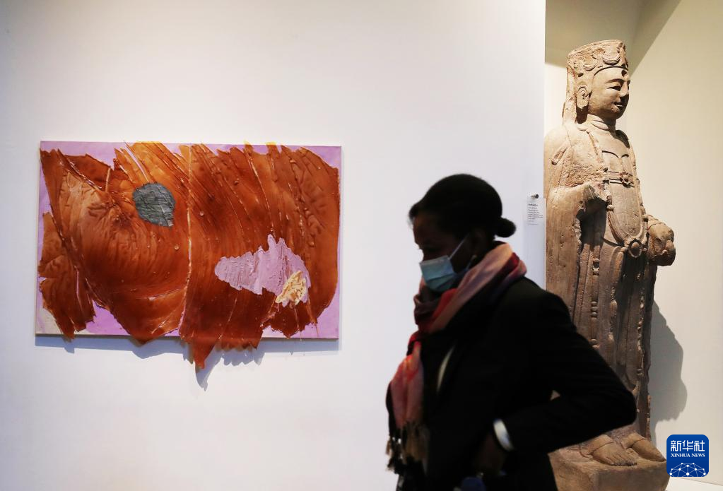 巴黎：藏在文物间的现代艺术展