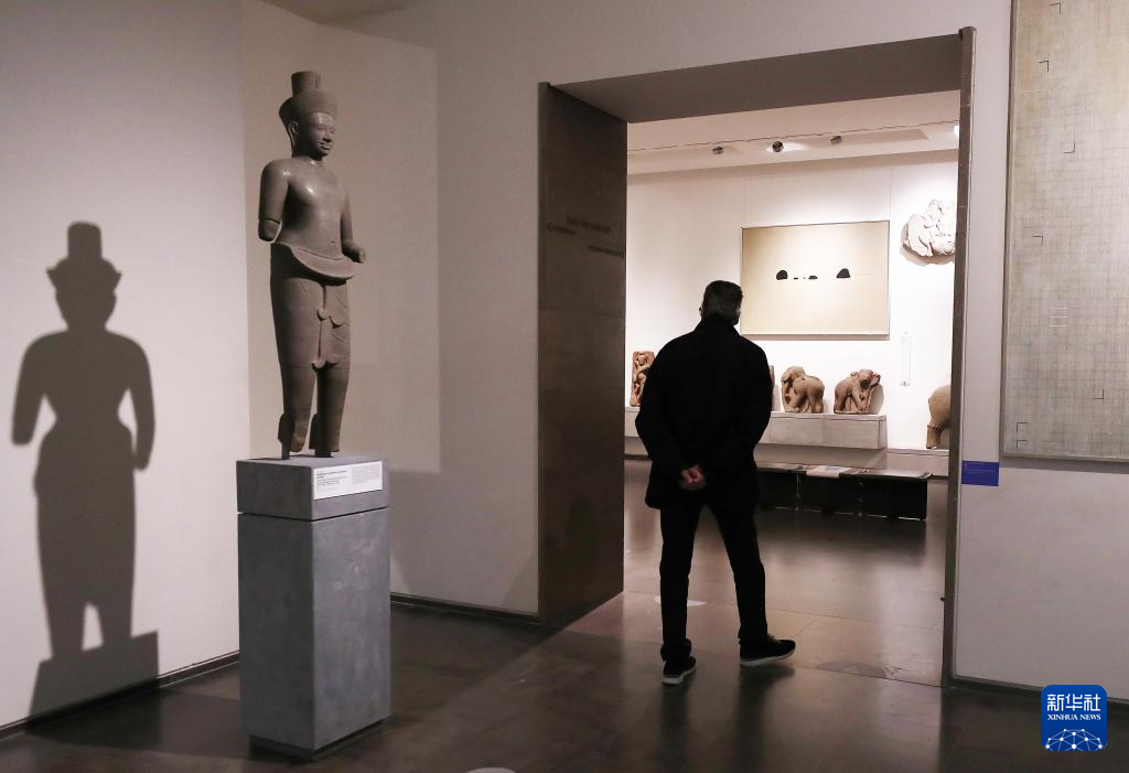 巴黎：藏在文物间的现代艺术展