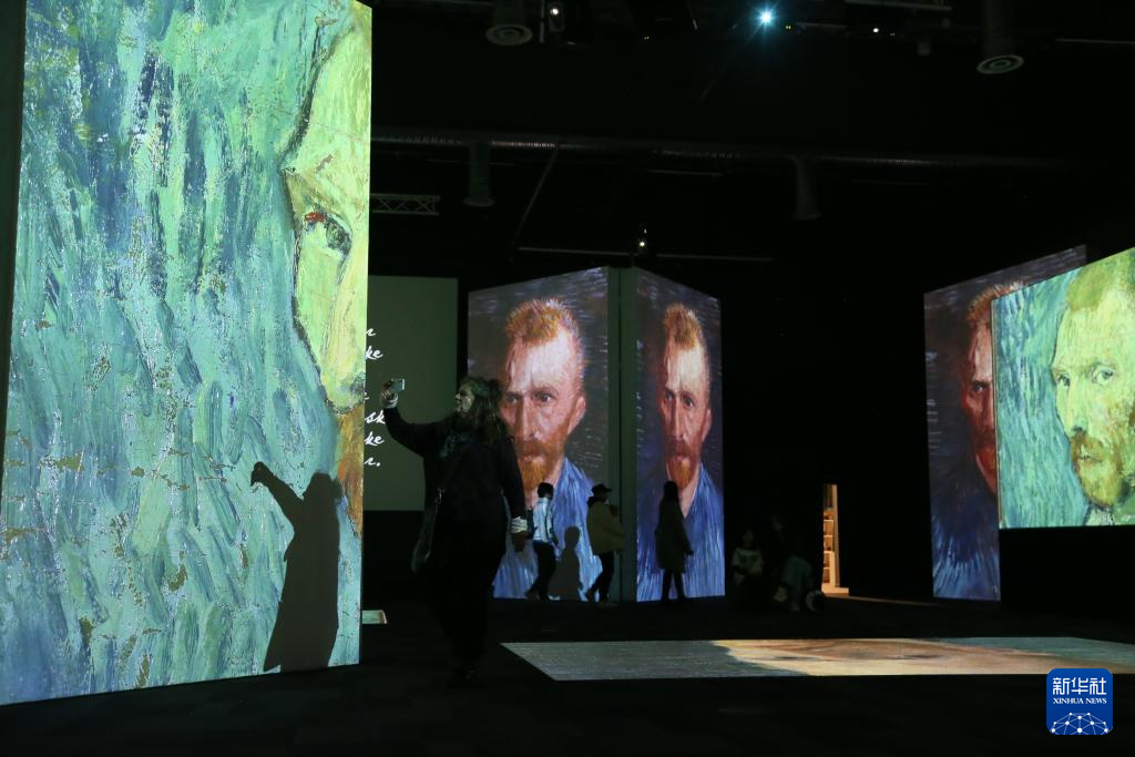 梵高光影艺术展在挪威举行